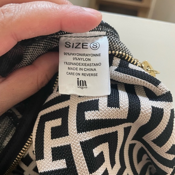 Long sleeve jumpsuit size small. - Picture 14 of 16